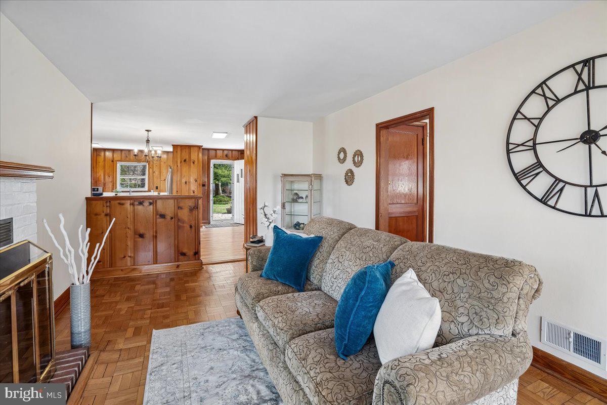 766 Cypress Road Severna Park, MD 21146 - Photo 20 of 92 Living Room