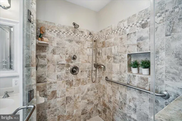 a view of a house with backyard and trees