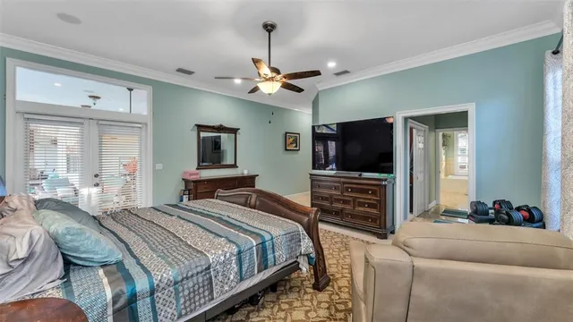 a view of a livingroom with furniture