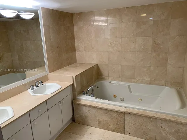 $1,115,000 | 8855 Collins Avenue, Unit 5B, Surfside, FL 33154