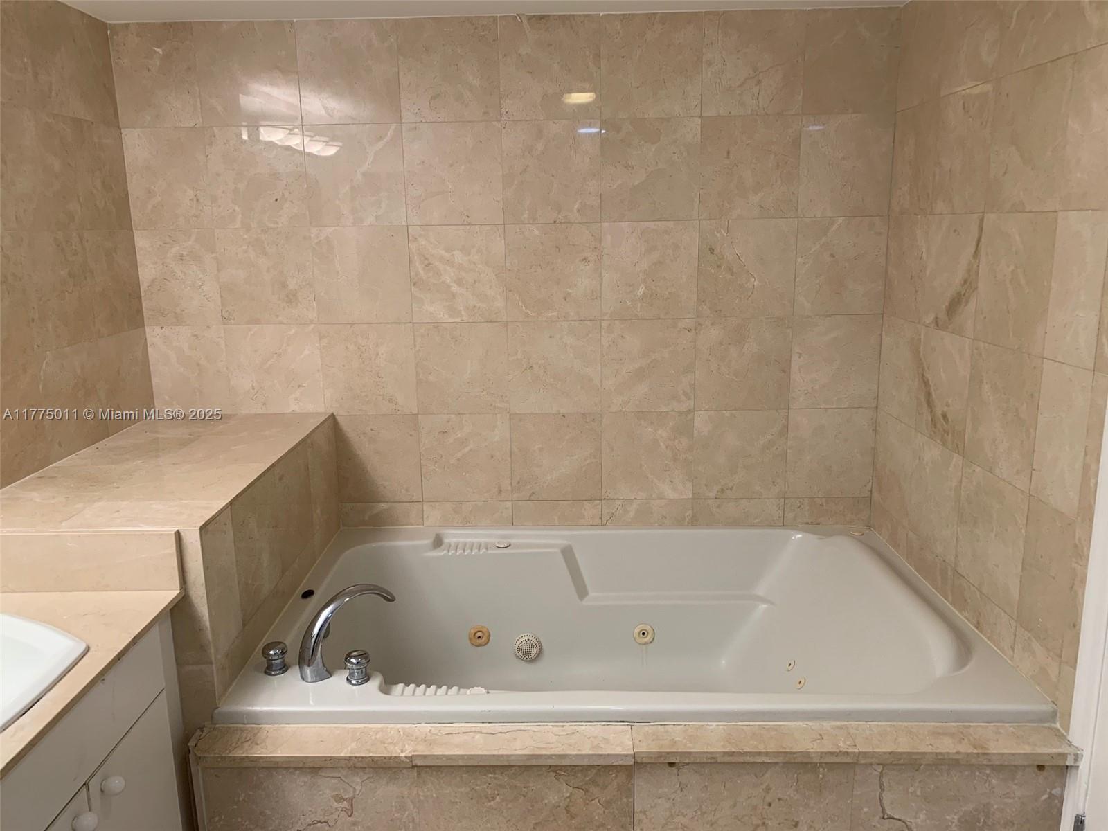 8855 Collins Avenue, Unit 5B Surfside, FL 33154 - Photo 25 of 36 Jacuzzi