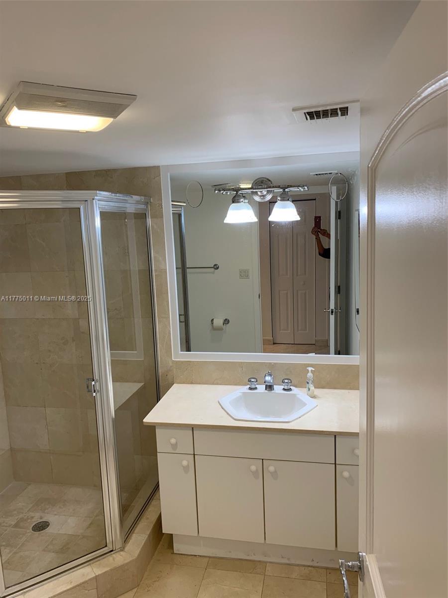 8855 Collins Avenue, Unit 5B Surfside, FL 33154 - Photo 29 of 36 Guest