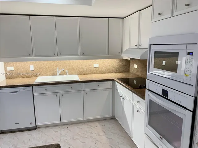 $1,115,000 | 8855 Collins Avenue, Unit 5B, Surfside, FL 33154