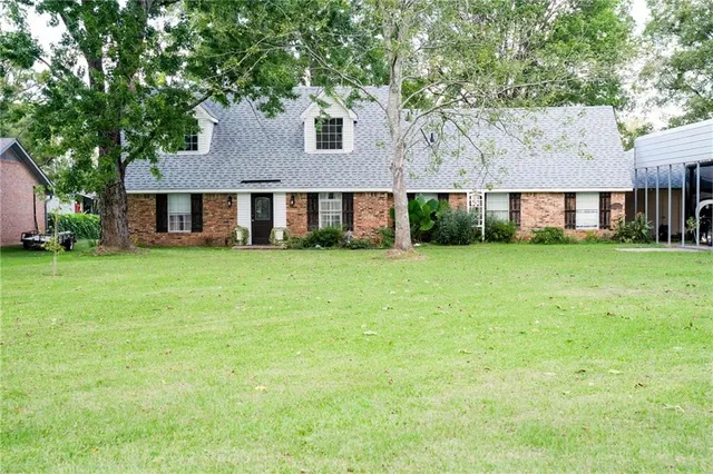 $325,000 | 244 Vienna Bend Drive, Natchitoches, LA 71457