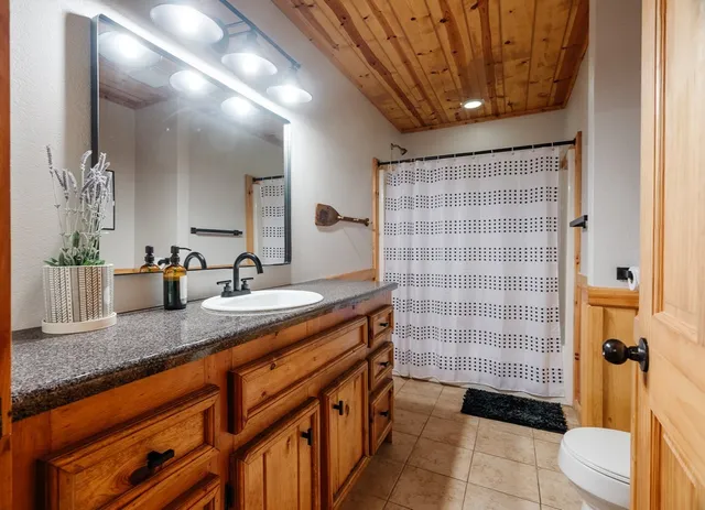 a room with furniture and flat screen tv