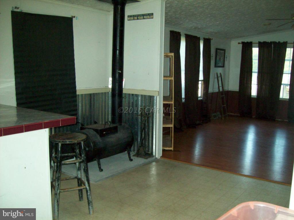 3477 Texas Road Bivalve, MD 21814 - Photo 14 of 32 a living room with furniture