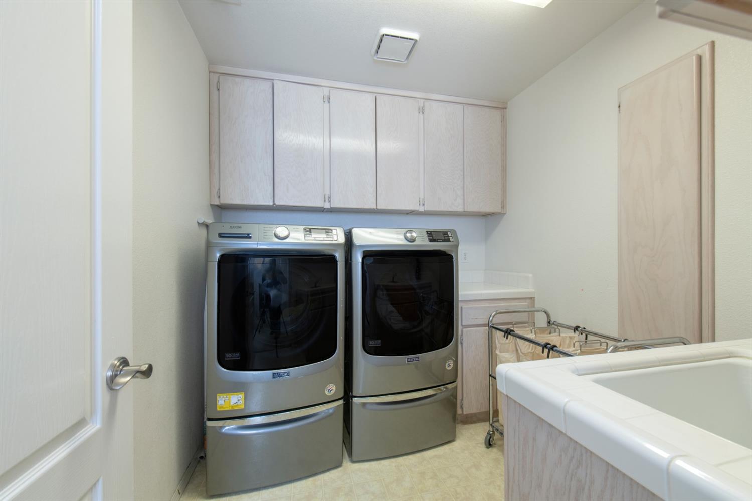 2873 Carolina Avenue Clovis, CA 93611 - Photo 14 of 23 a utility room with dryer and washer