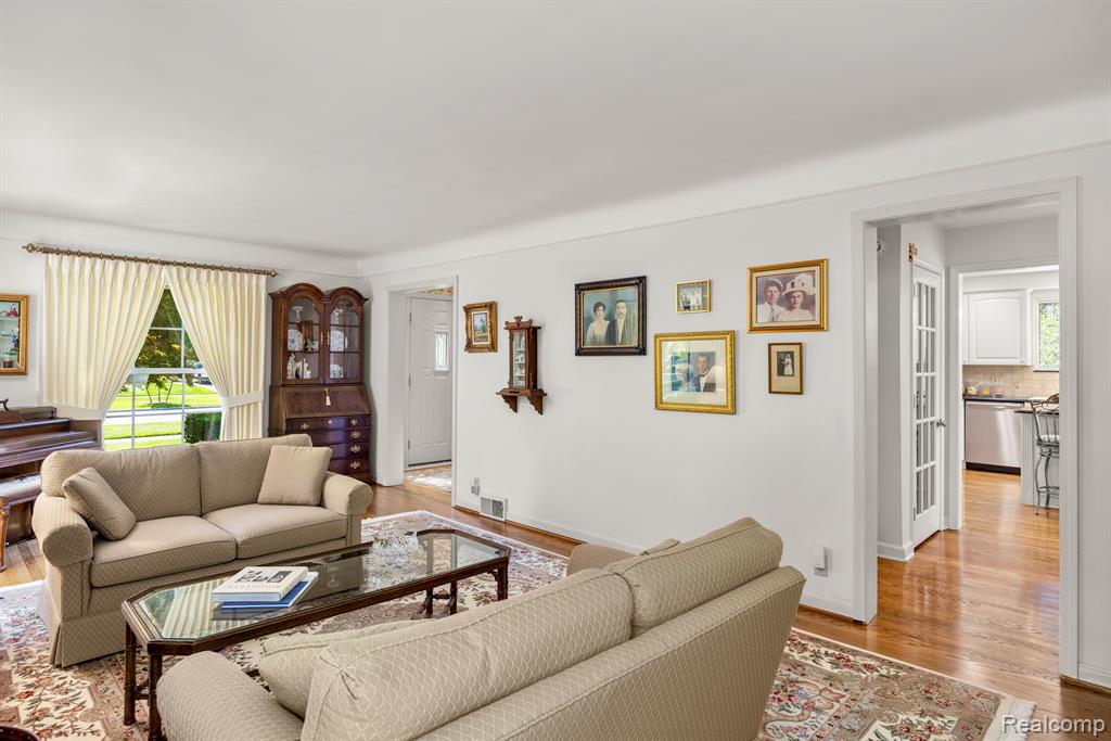 1020 Yorkshire Road Grosse Pointe Park, MI 48230 - Photo 11 of 83