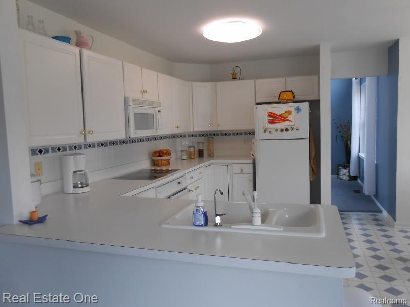 3530 Briarbrooke Lane Rochester, MI 48306 - Photo 10 of 56 DSCN0890 (800x600).jpg