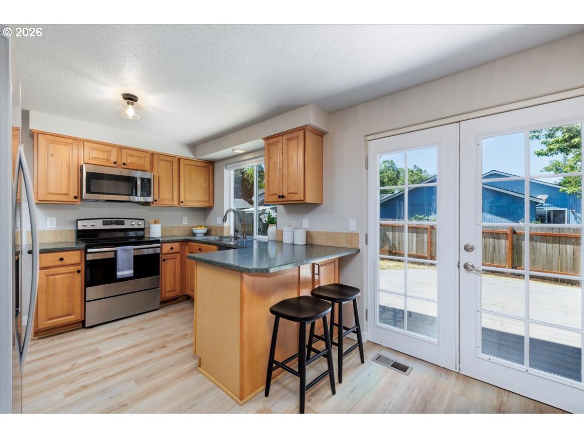 7025 Southwest 174th Avenue Beaverton, OR 97007 - Photo 12 of 38
