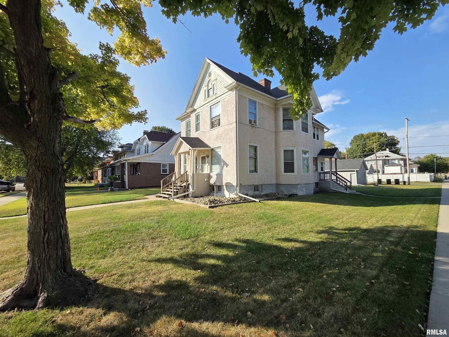 800 6th Avenue South Clinton, IA 52732 - Photo 2 of 12 a front view of a house with garden