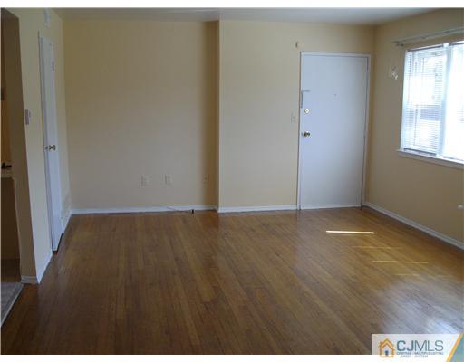 160 Evergreen Road, Unit 3 Edison, NJ 08837 - Photo 2 of 10 Gallery Image 2