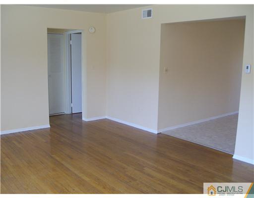 160 Evergreen Road, Unit 3 Edison, NJ 08837 - Photo 3 of 10 Gallery Image 3