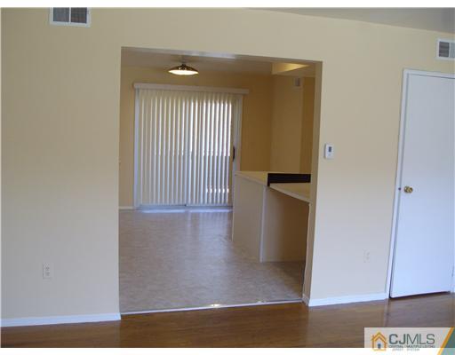 160 Evergreen Road, Unit 3 Edison, NJ 08837 - Photo 4 of 10 Gallery Image 4