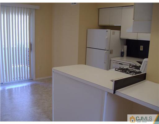 160 Evergreen Road, Unit 3 Edison, NJ 08837 - Photo 5 of 10 Gallery Image 5