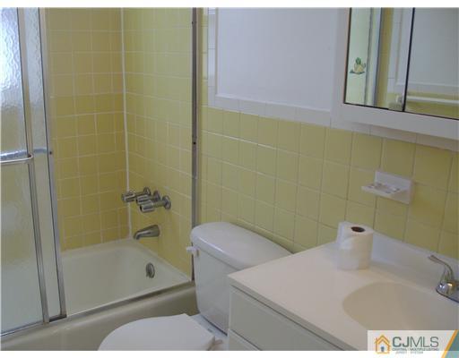160 Evergreen Road, Unit 3 Edison, NJ 08837 - Photo 9 of 10 Gallery Image 9