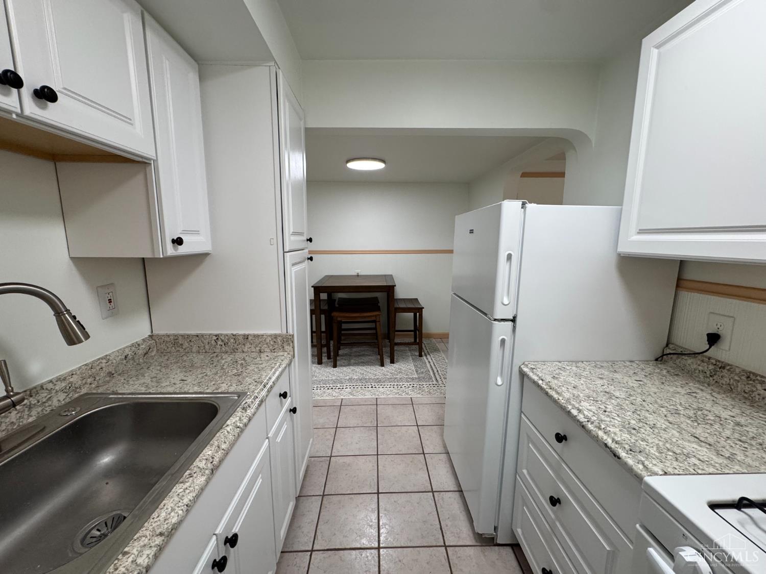 1589 Summit Road Cincinnati, OH 45237 - Photo 20 of 36
