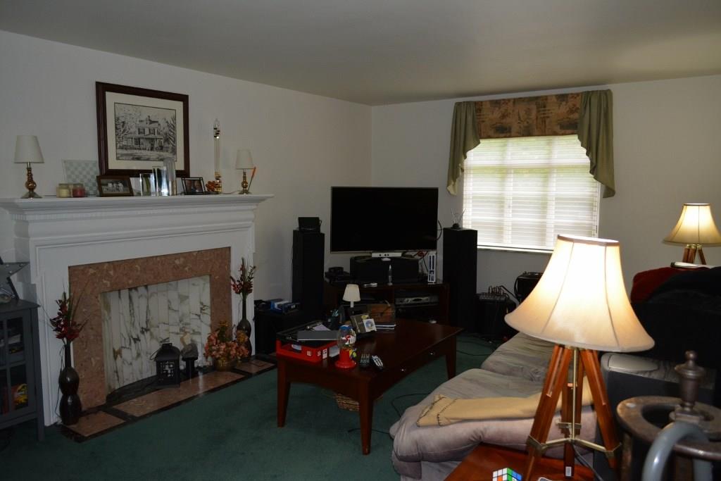 104 Cascade Road Forest Hills, PA 15221 - Photo 3 of 25 Gallery Image 3