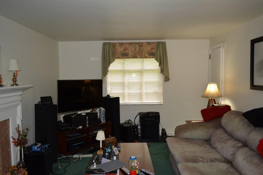 104 Cascade Road Forest Hills, PA 15221 - Photo 4 of 25 Gallery Image 4
