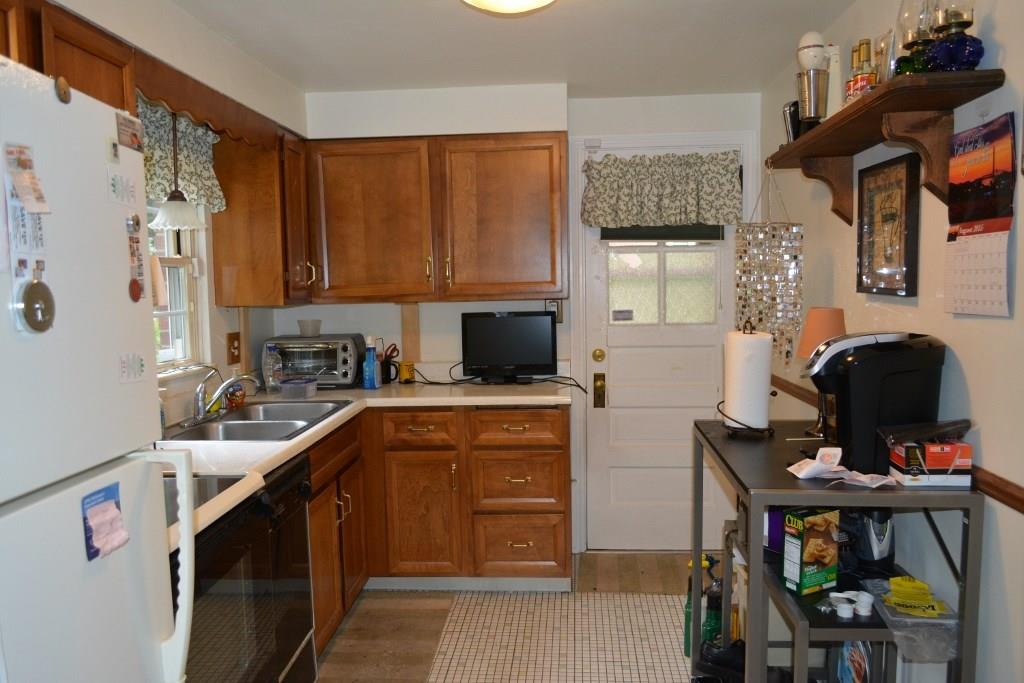 104 Cascade Road Forest Hills, PA 15221 - Photo 8 of 25 Gallery Image 8