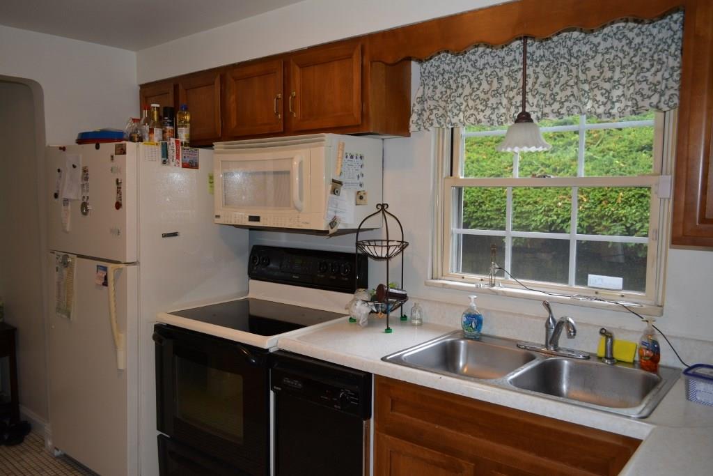 104 Cascade Road Forest Hills, PA 15221 - Photo 10 of 25 Gallery Image 10