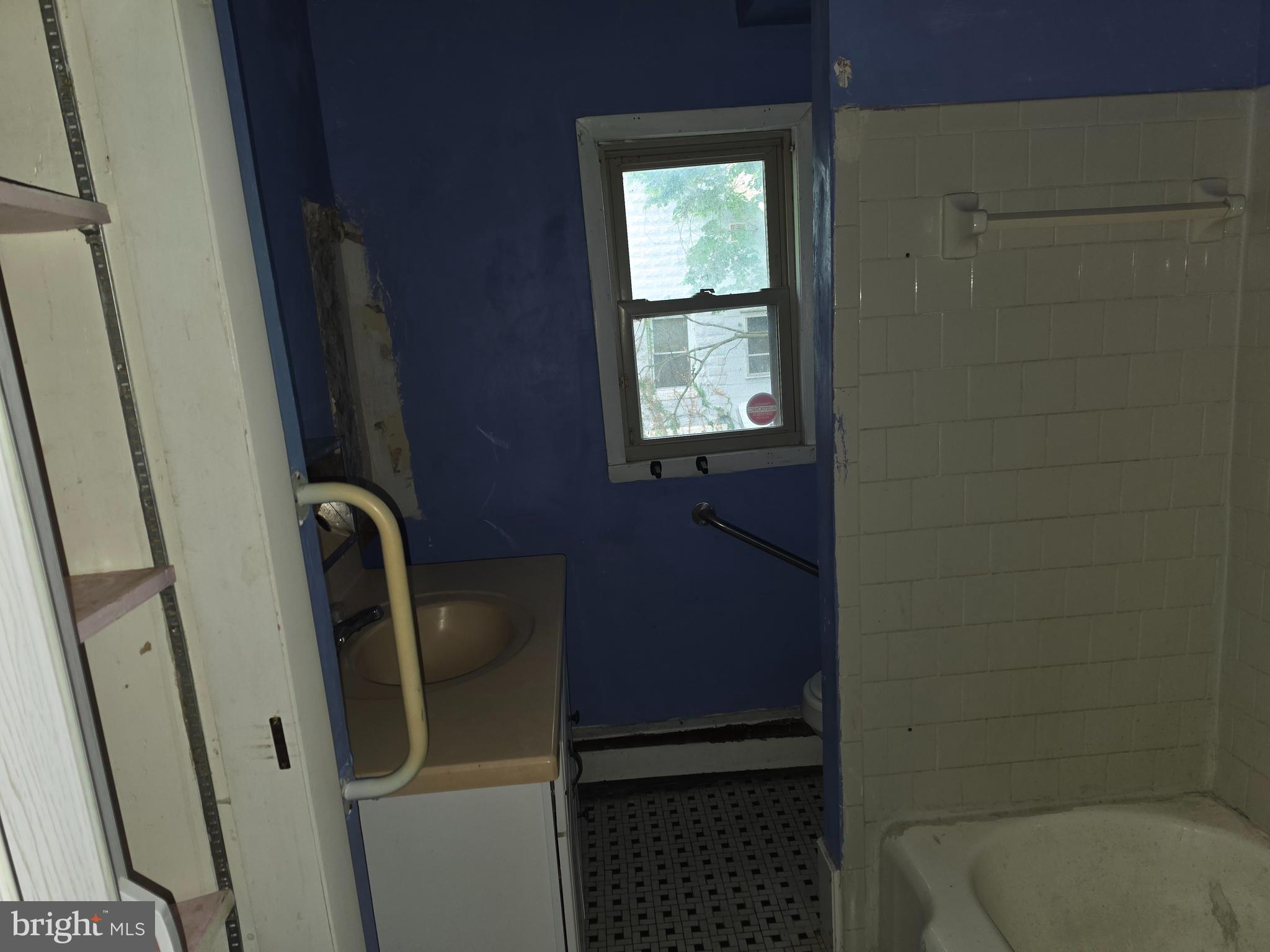 4405 Raspe Avenue Baltimore, MD 21206 - Photo 12 of 18