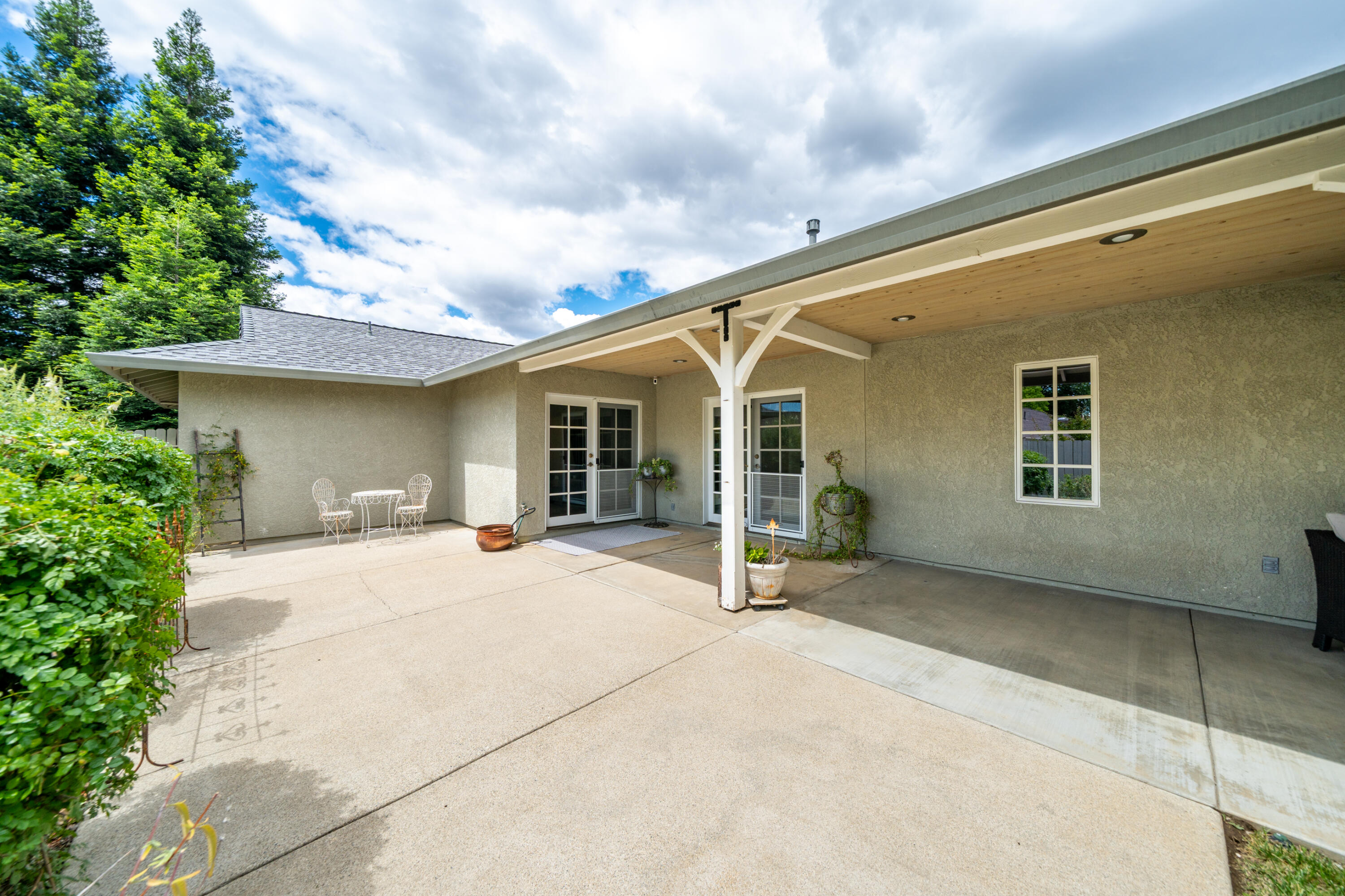 1044 Riviera Drive Redding, CA 96001 - Photo 33 of 46 1044 Riviera Dr-45