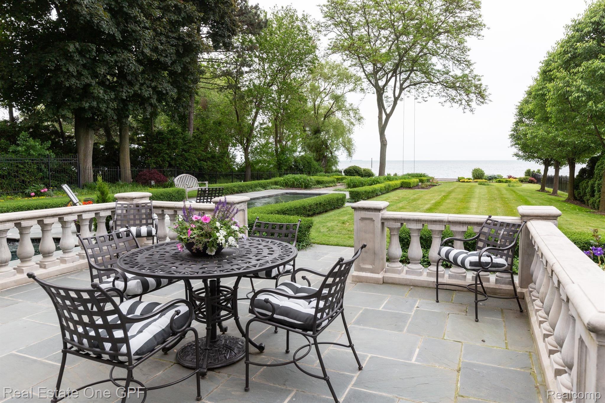 992 Lake Shore Road Grosse Pointe, MI 48236 - Photo 52 of 59 50 992LakeShoreRd-71.jpg