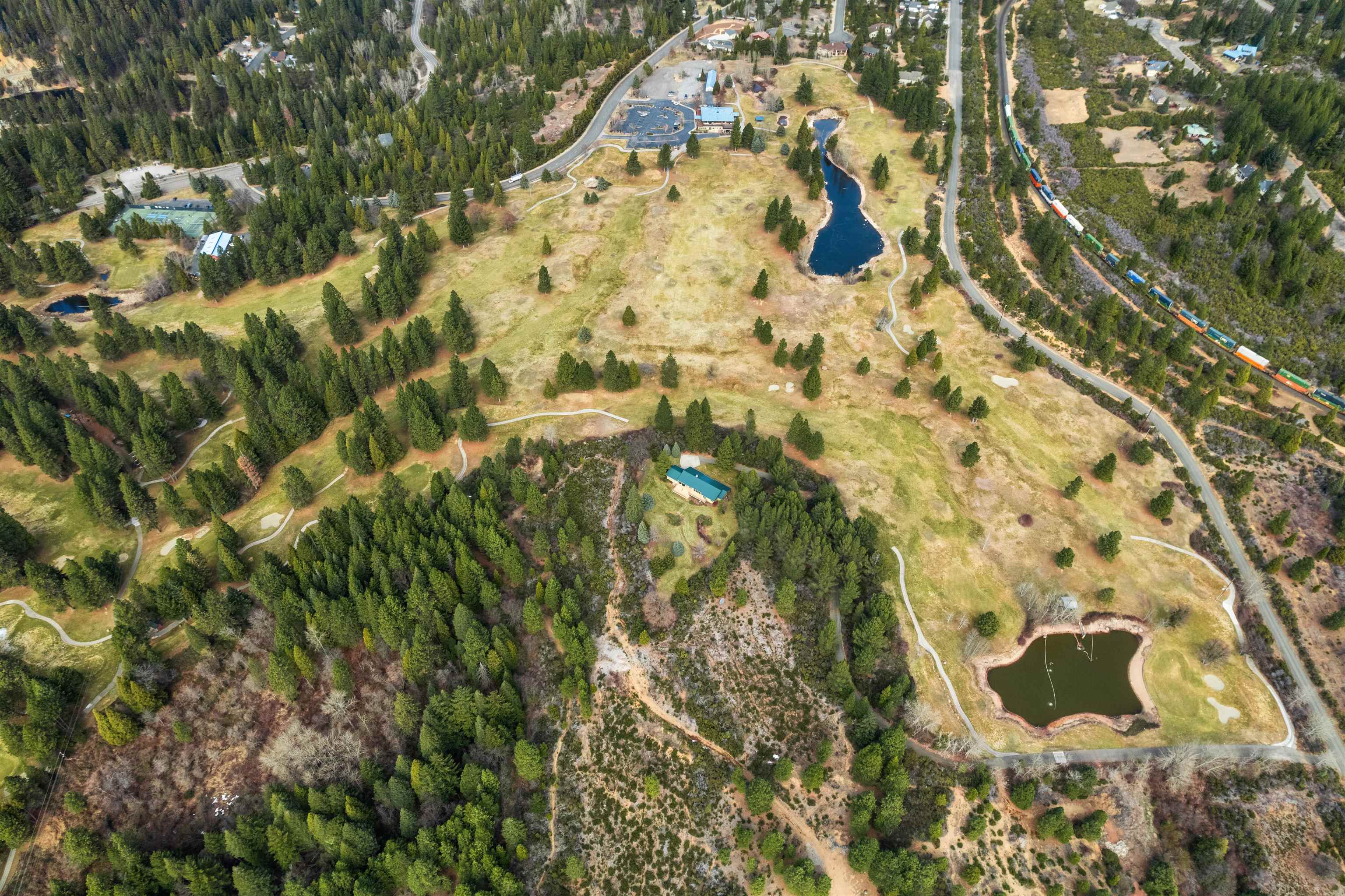 2239 Grant Road Mount Shasta, CA 96067 - Photo 25 of 29 Gallery Image 25
