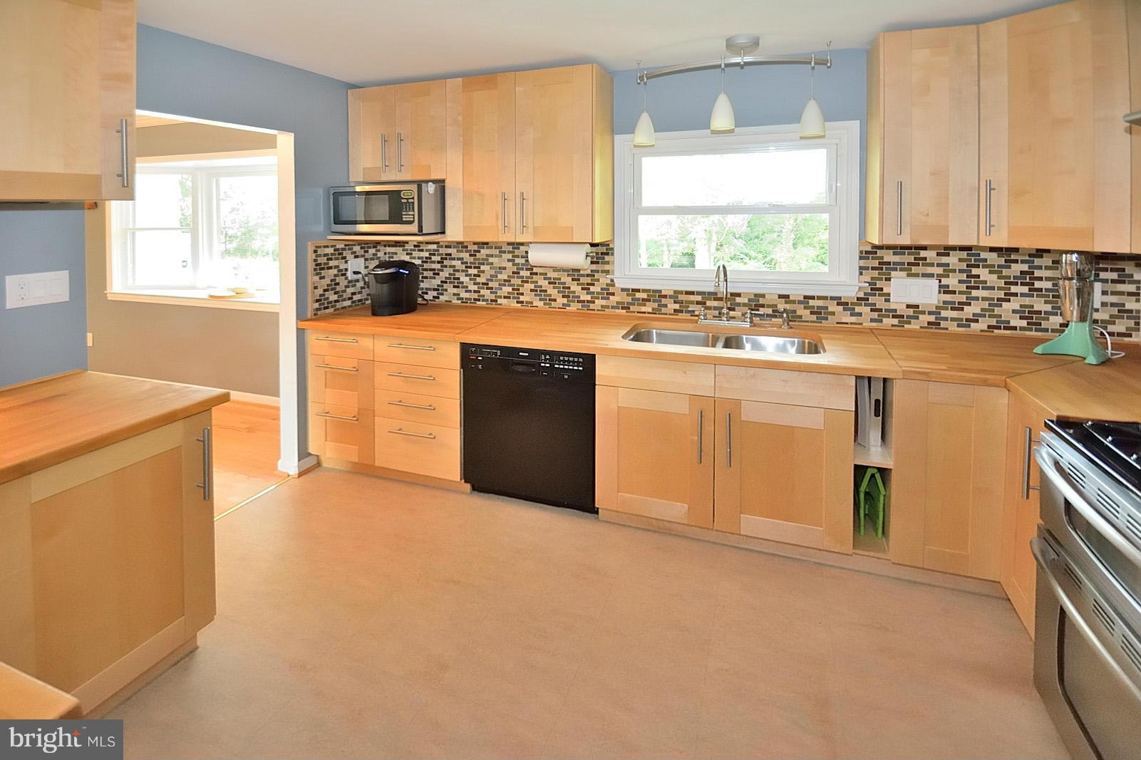 809 Poplar Road Sterling, VA 20164 - Photo 2 of 25 Modern, updated kitchen with lots of great storage