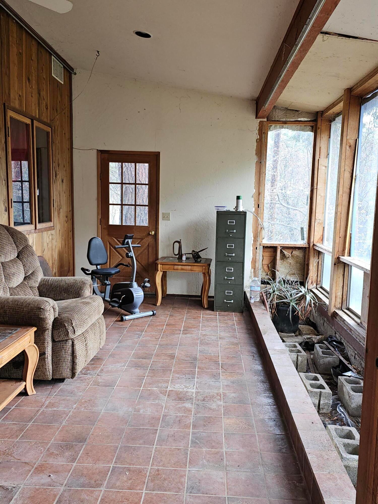 290 Star Gulch Road Jacksonville, OR 97530 - Photo 22 of 37 Enclosed sun porch