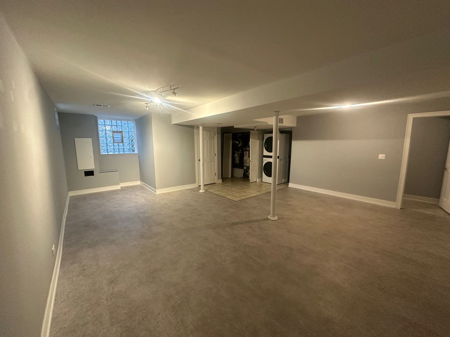 2543 Crawford Avenue, Unit 2543 Evanston, IL 60201 - Photo 14 of 17 a view of empty room