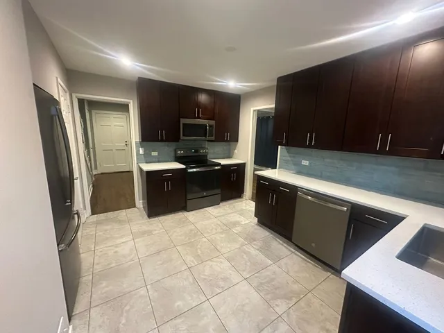 $2,995 | 2543 Crawford Avenue, Unit 2543, Evanston, IL 60201