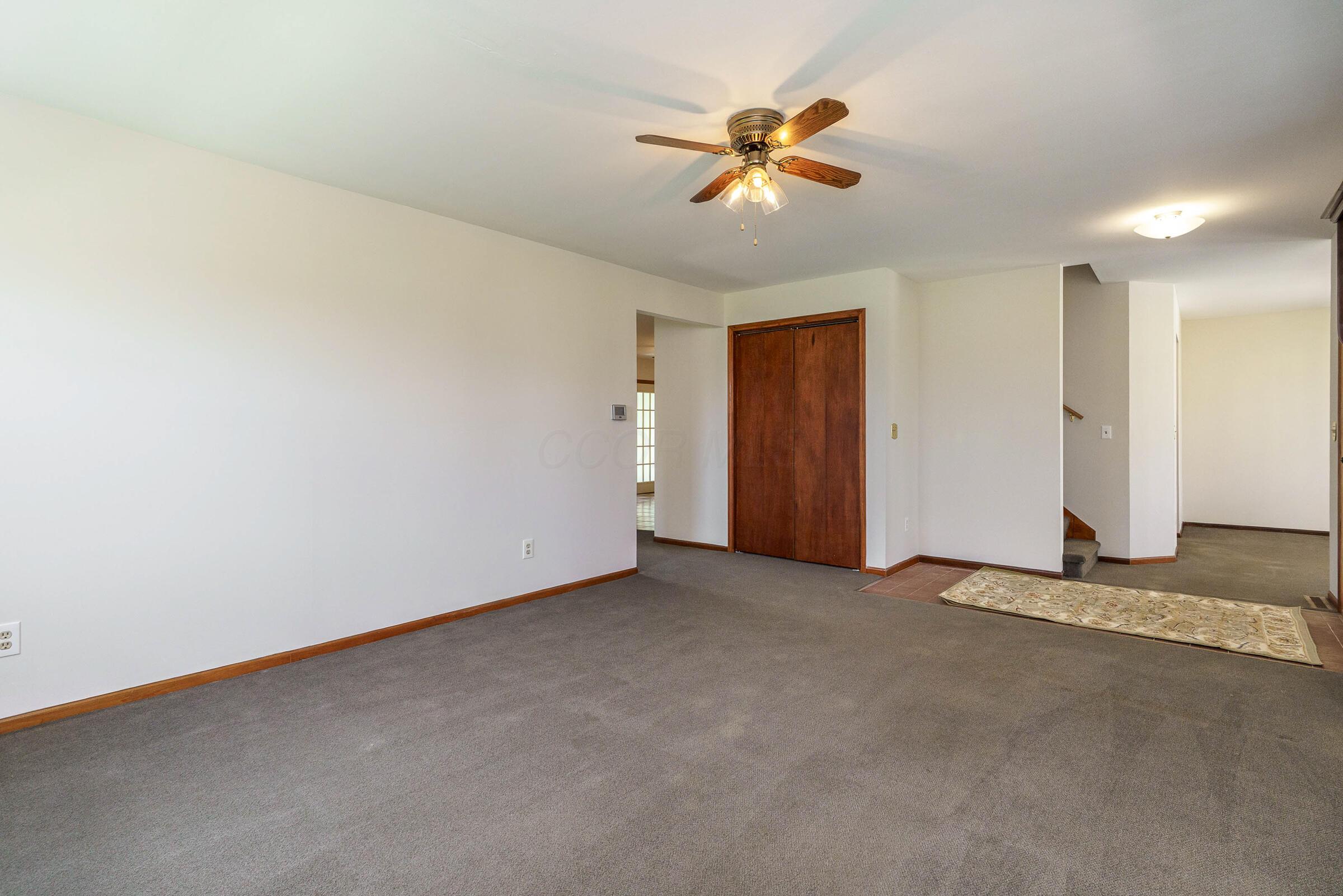 1203 Hiner Road Orient, OH 43146 - Photo 9 of 48 Living Room