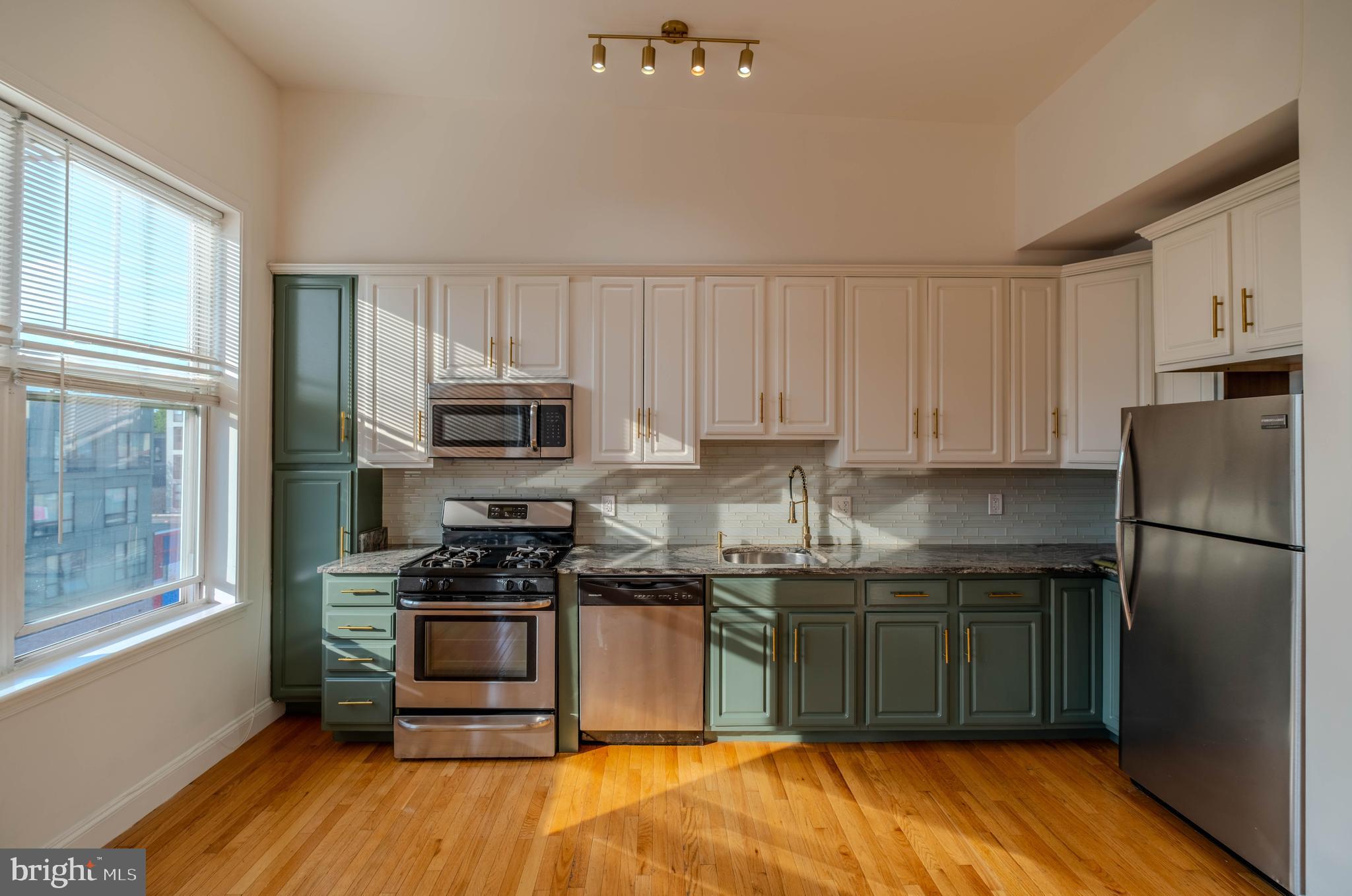 1629 L Street Northeast, Unit 305 Washington, DC 20002 - Photo 5 of 27