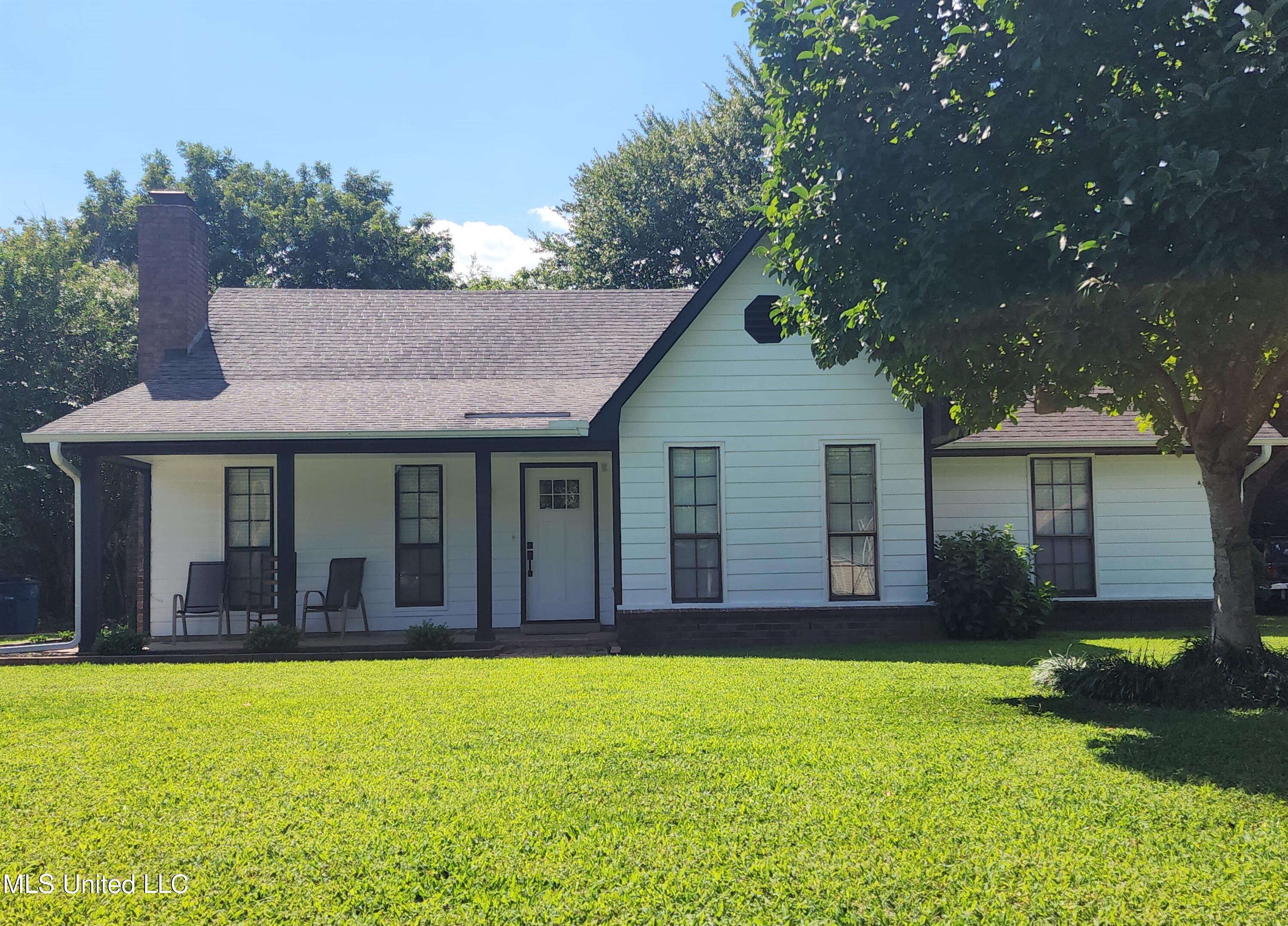 6901 Alexander Road Olive Branch, MS 38654 - Photo 1 of 15 Front