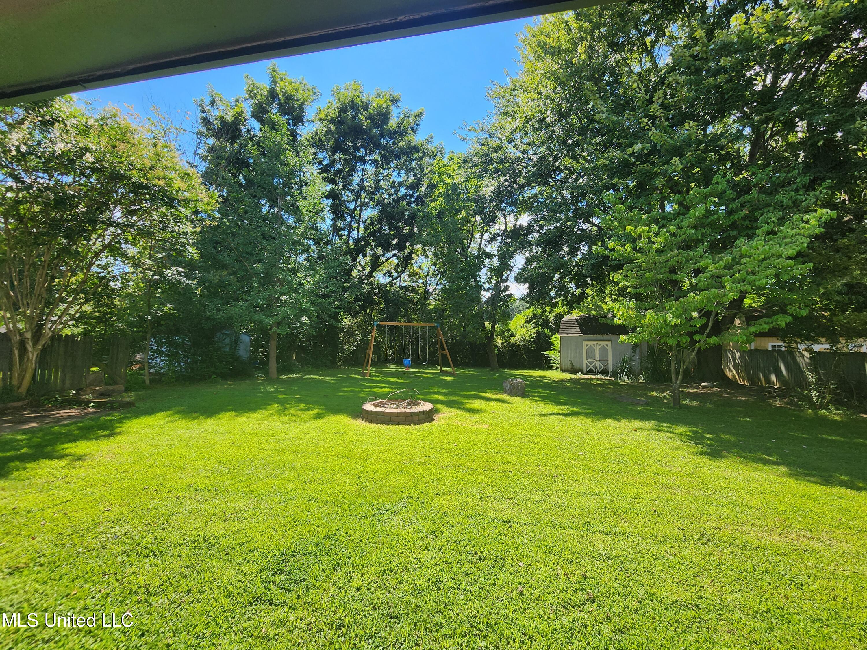 6901 Alexander Road Olive Branch, MS 38654 - Photo 13 of 15 Large Backyard