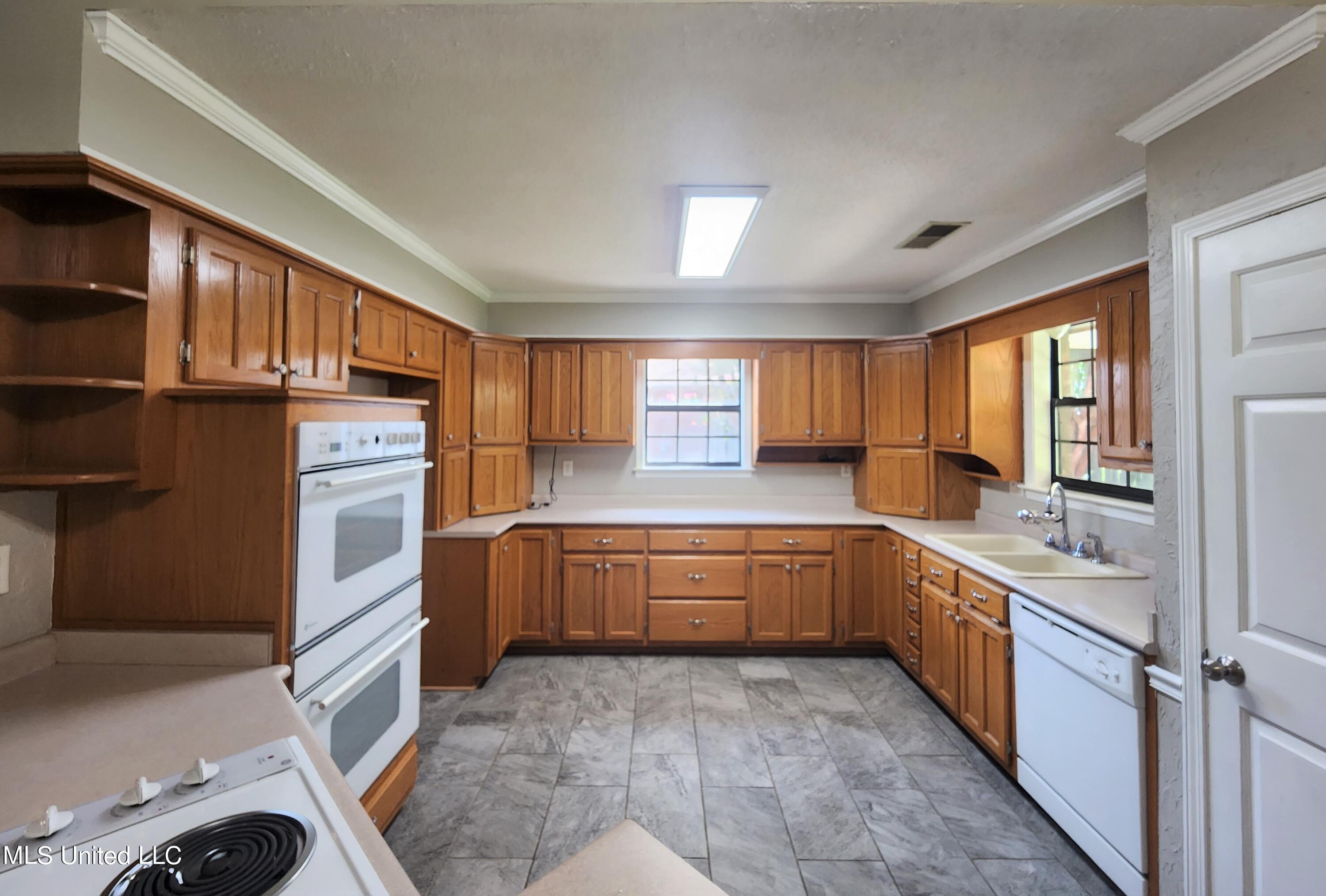 6901 Alexander Road Olive Branch, MS 38654 - Photo 3 of 15 Large Kitchen with lots of Cabinet and D