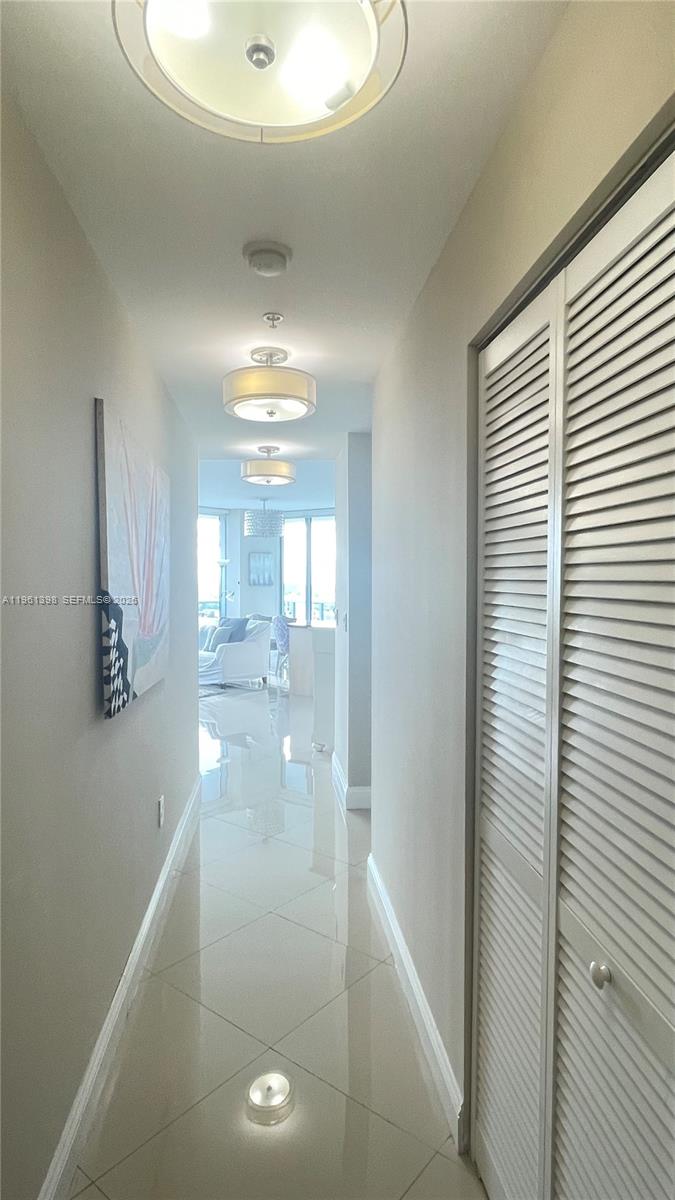 79 Southwest 12th Street, Unit 3412S Miami, FL 33130 - Photo 4 of 15