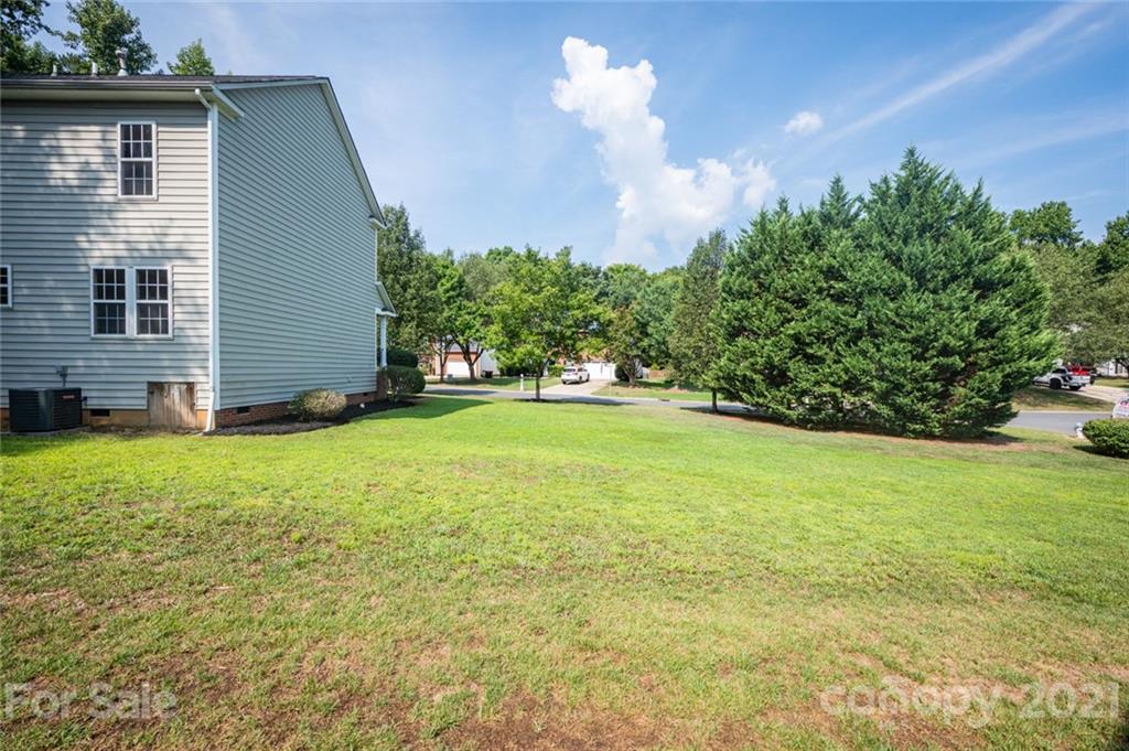 840 Knightsbridge Road Fort Mill, SC 29708 - Photo 31 of 32 a view of a back yard of the house