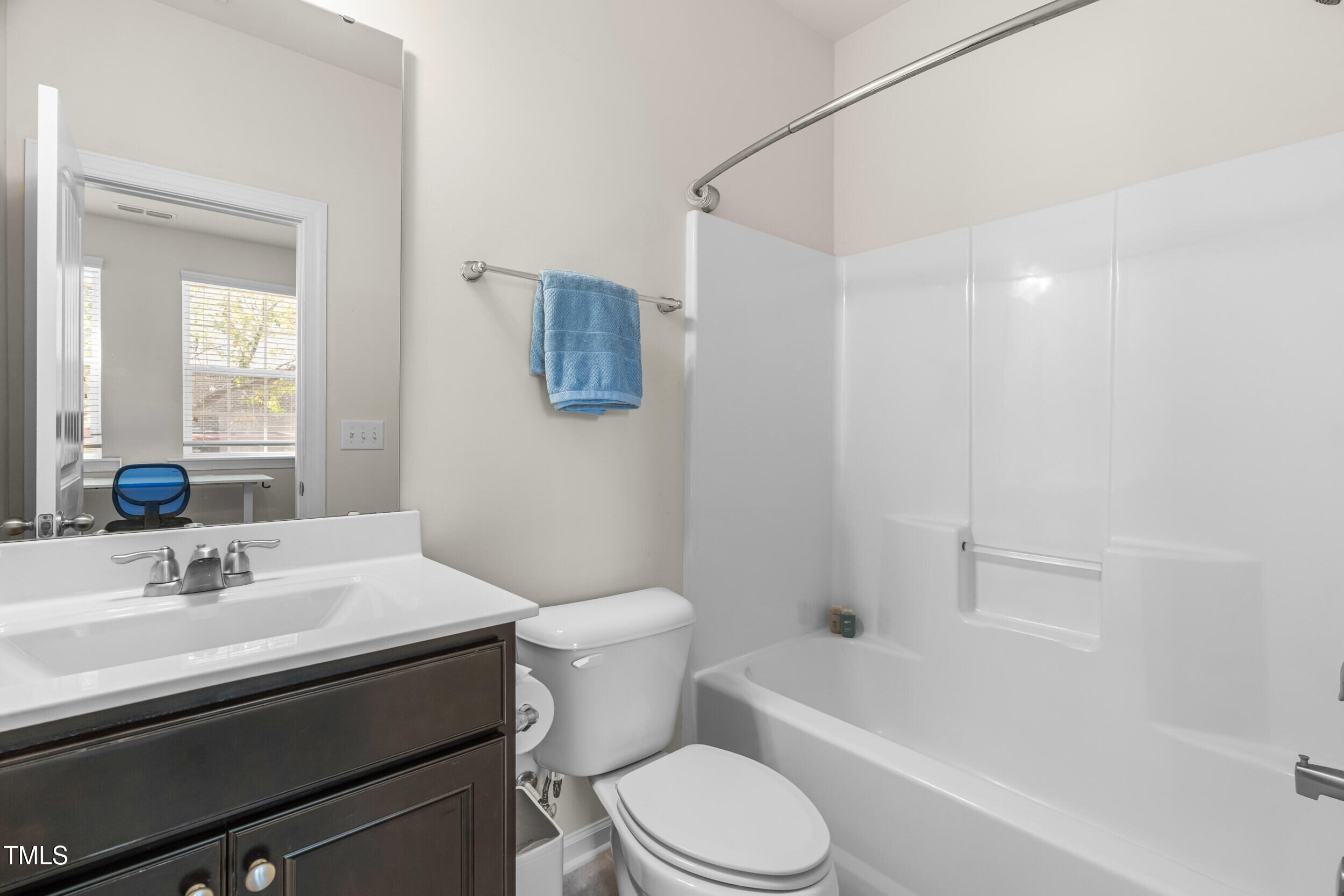 4014 Kentworth Drive Holly Springs, NC 27540 - Photo 7 of 32 9_dsc02157