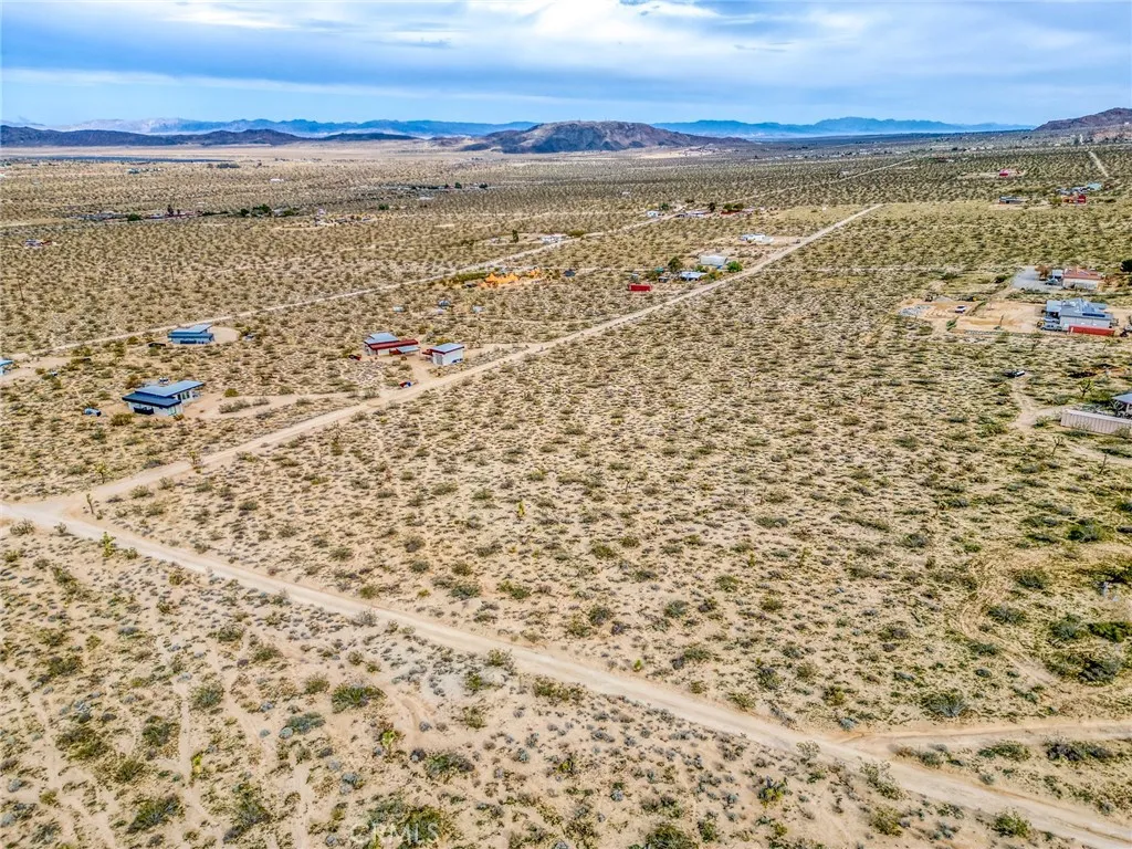 130 Hollinger Road Joshua Tree, CA 92252 - Photo 33 of 41