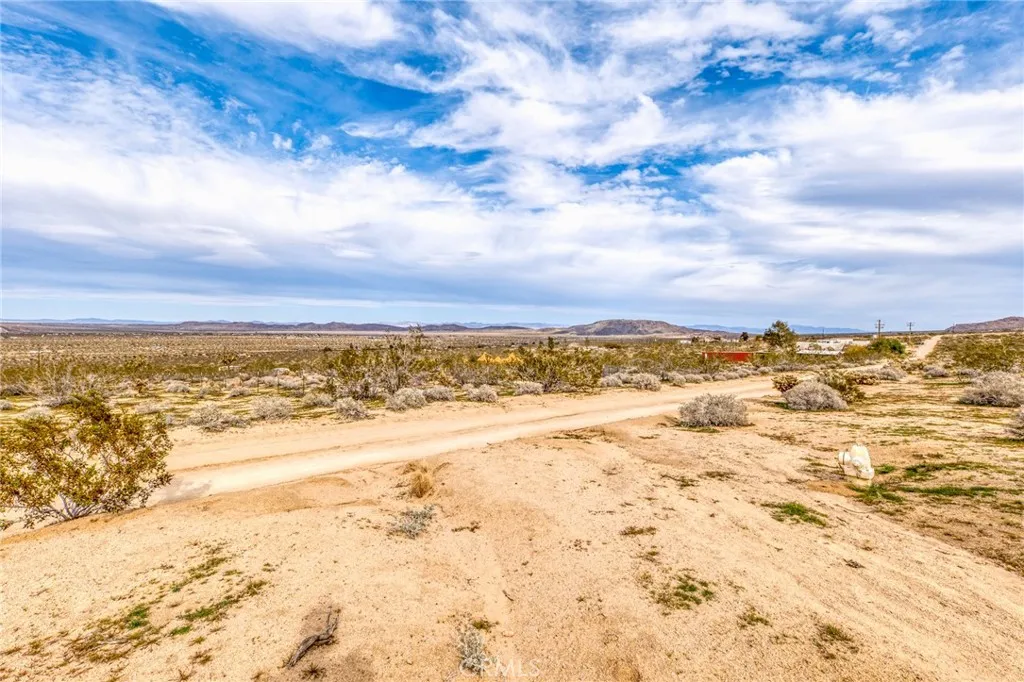 130 Hollinger Road Joshua Tree, CA 92252 - Photo 9 of 41