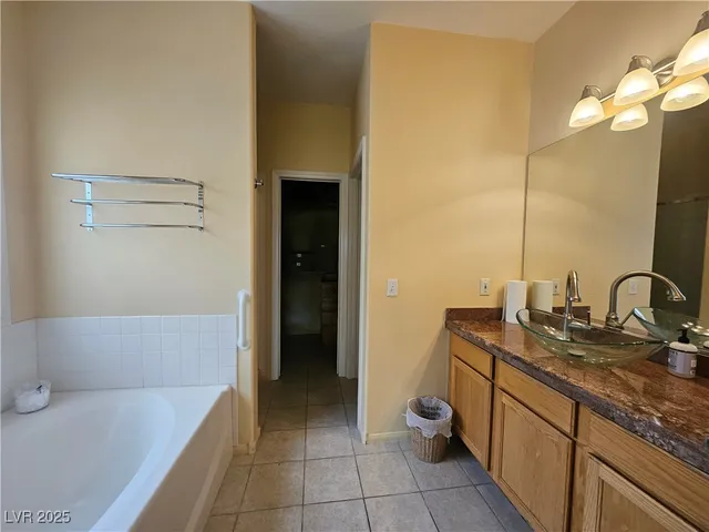 $4,000 | 10517 India Hawthorn Avenue, Las Vegas, NV 89144