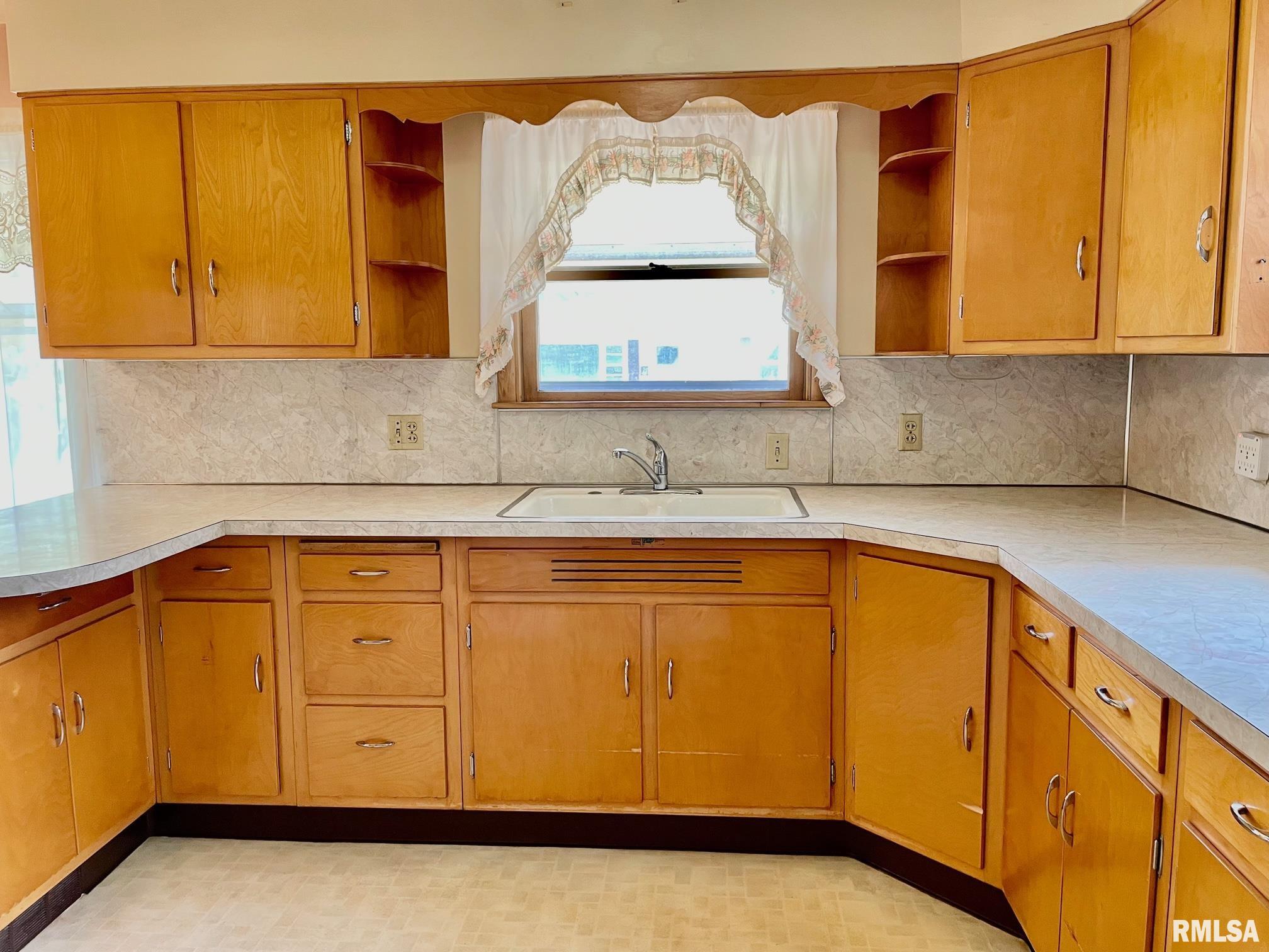 8 Alberta Lane Springfield, IL 62704 - Photo 8 of 26 Gallery Image 8