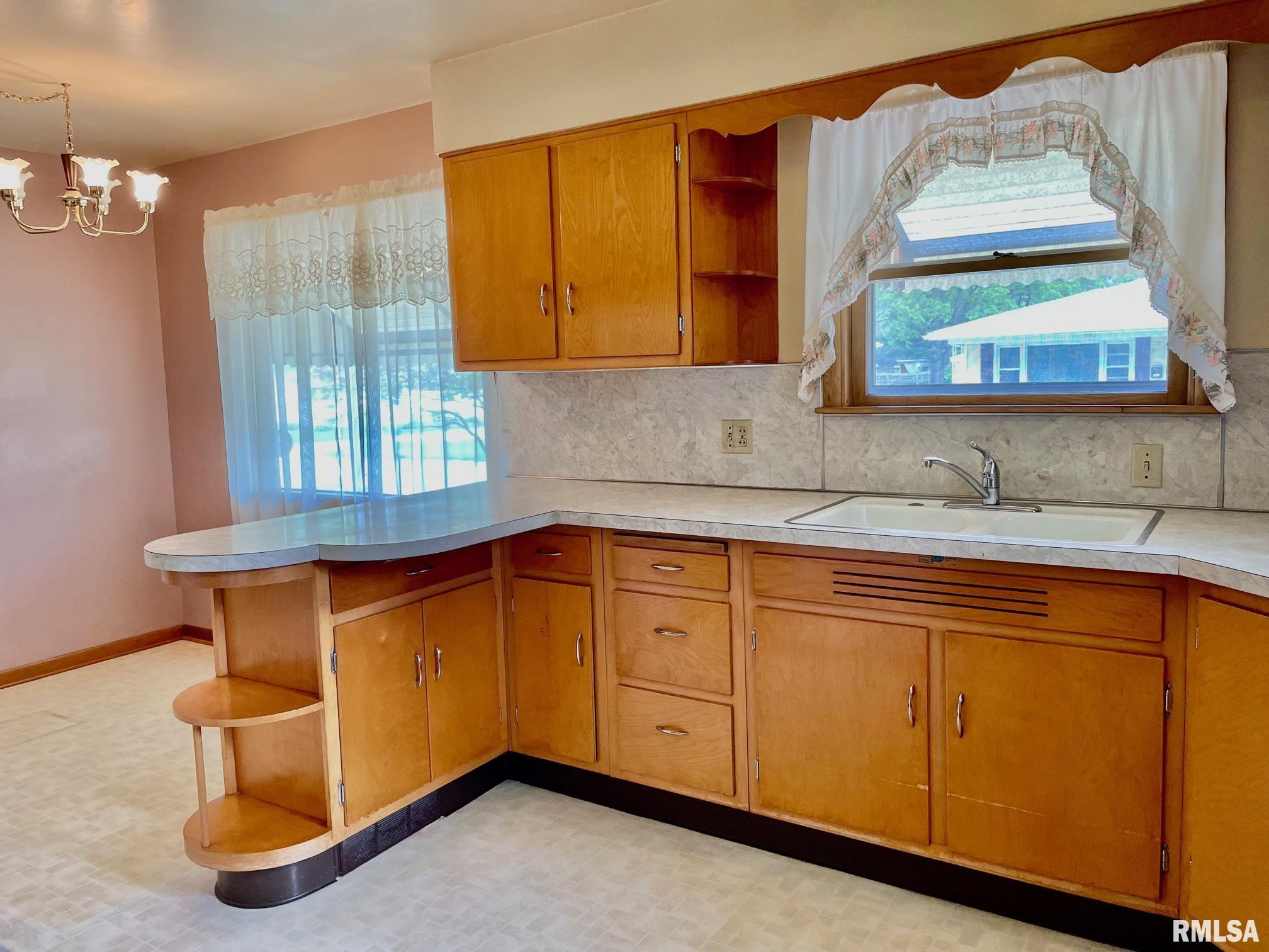 8 Alberta Lane Springfield, IL 62704 - Photo 9 of 26 Gallery Image 9