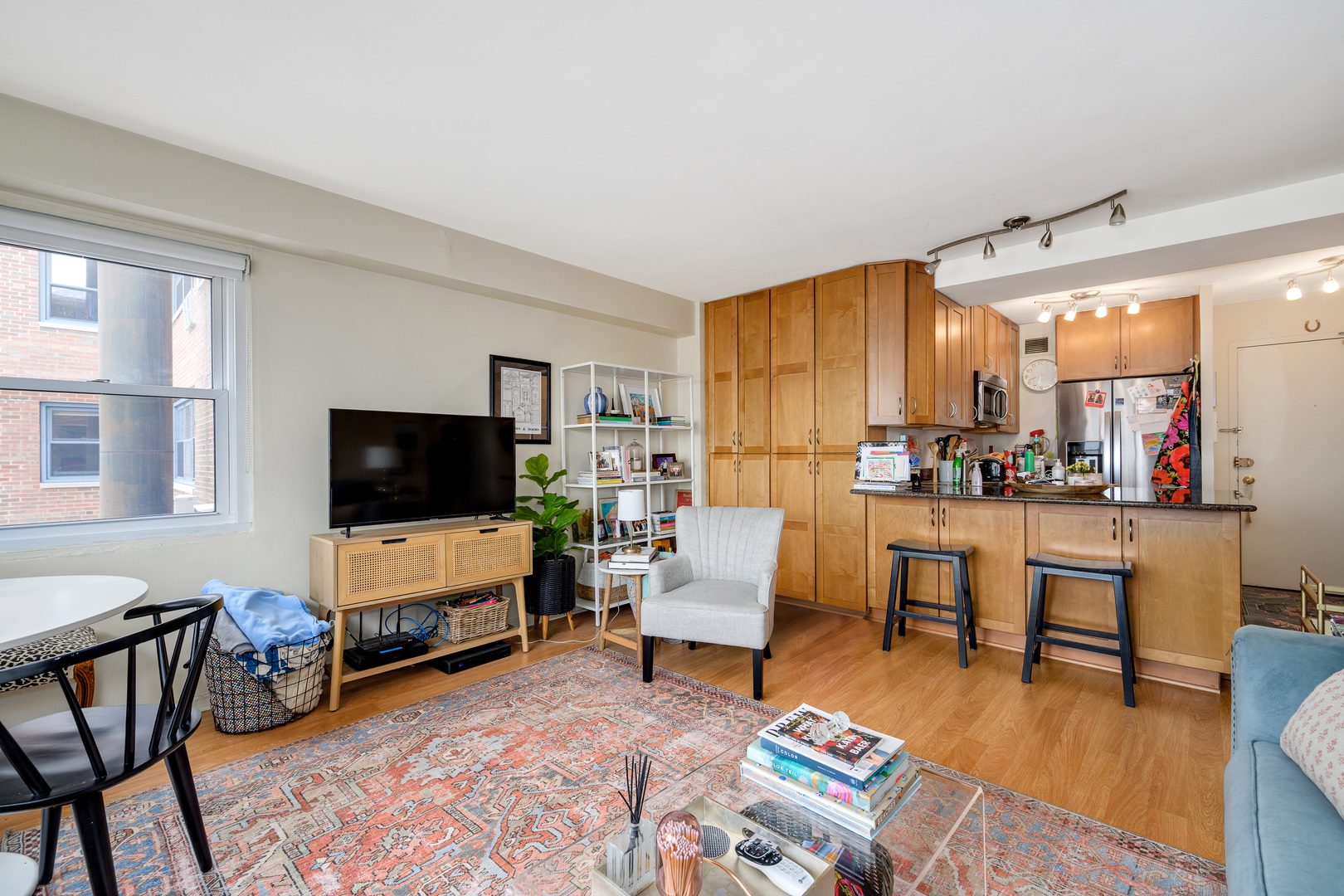 2909 North Sheridan Road, Unit 1803 Chicago, IL 60657 - Photo 5 of 16 a living room with furniture and a flat screen tv