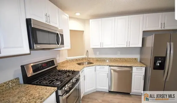 $2,600 | 49 Farnham Square, Sayreville, NJ 08859