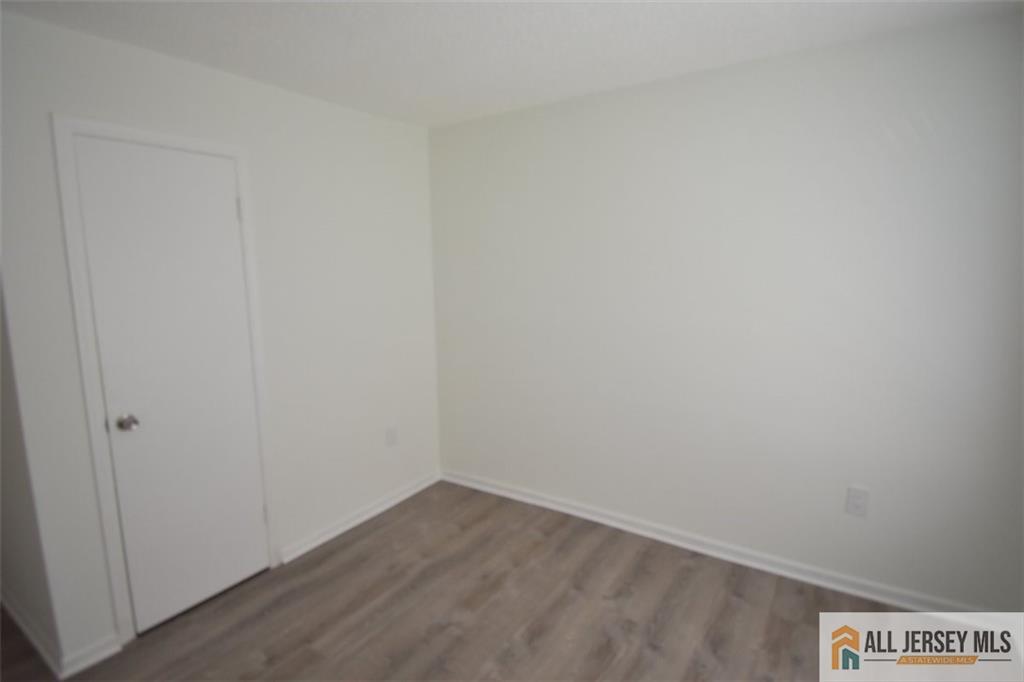 49 Farnham Square Sayreville, NJ 08859 - Photo 11 of 23