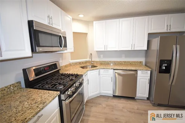 $2,600 | 49 Farnham Square, Sayreville, NJ 08859